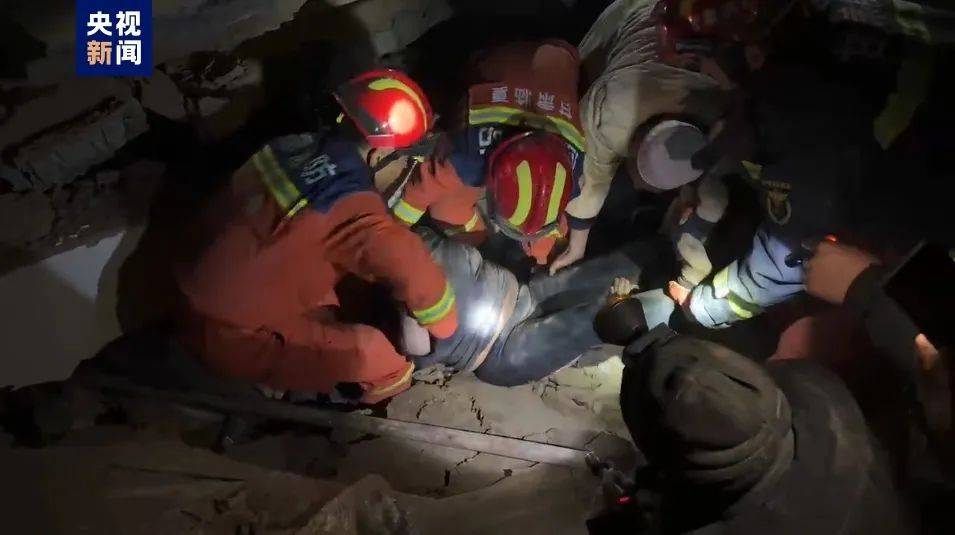 Midnight earthquake death toll rises to 111 in NW China