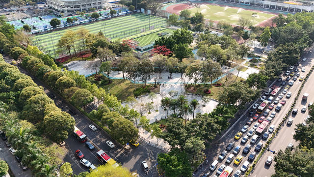 天河体育中心东北角公园。 天河体育中心东北角公园。