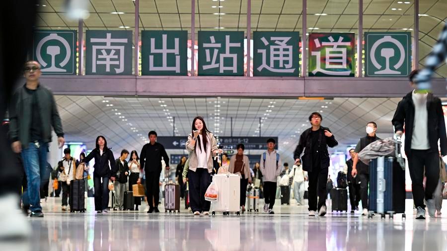 China logs 2.4 billion cross-regional passenger trips during holiday travel surge