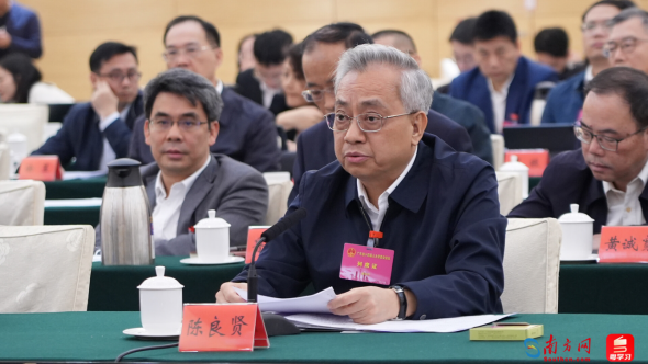 省政府党组成员陈良贤代表省政府作表态发言。