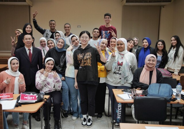 Egypt's Ain Shams University receives gifts from Guangdong
