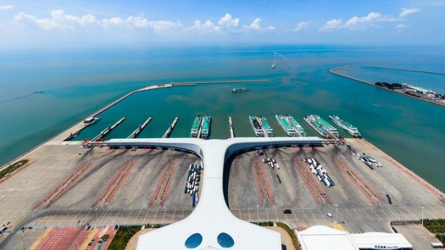 打出经济“组合拳” 八大领域新跨越牵引湛江全面跃升