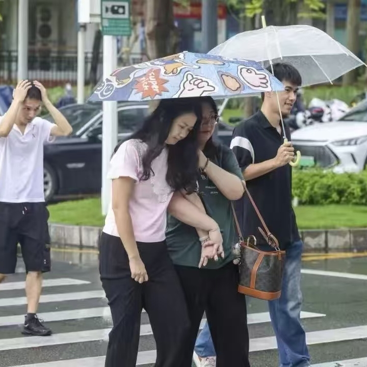Typhoon ‘Yinxing’ strengthens into a severe Typhoon with cold front approaches Guangzhou