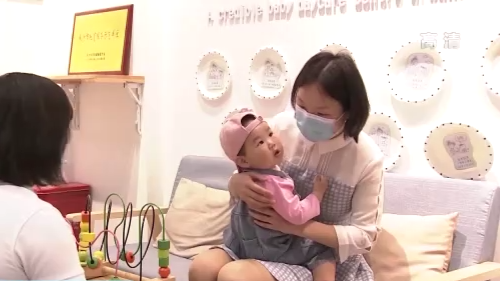 国家卫健委:婴幼儿无人照料是阻碍生育首要因素 国家卫健委:婴幼儿无人照料是阻碍生育首要因素