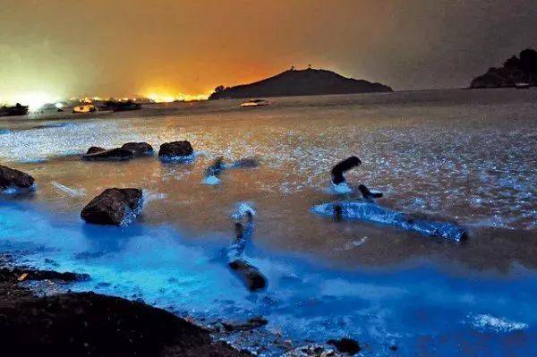 The Smurfs shining at this bay in Guangdong