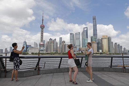 Tourists visit the Bund in Shanghai on Tuesday.  (Photo/China News Service)