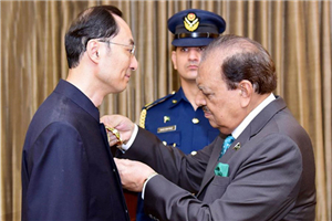 Pakistani president confers Hilal-i-Pakistan award upon Chinese ambassador
