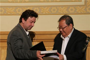Chinese poet Jidi Majia's selected poems published in Hungary