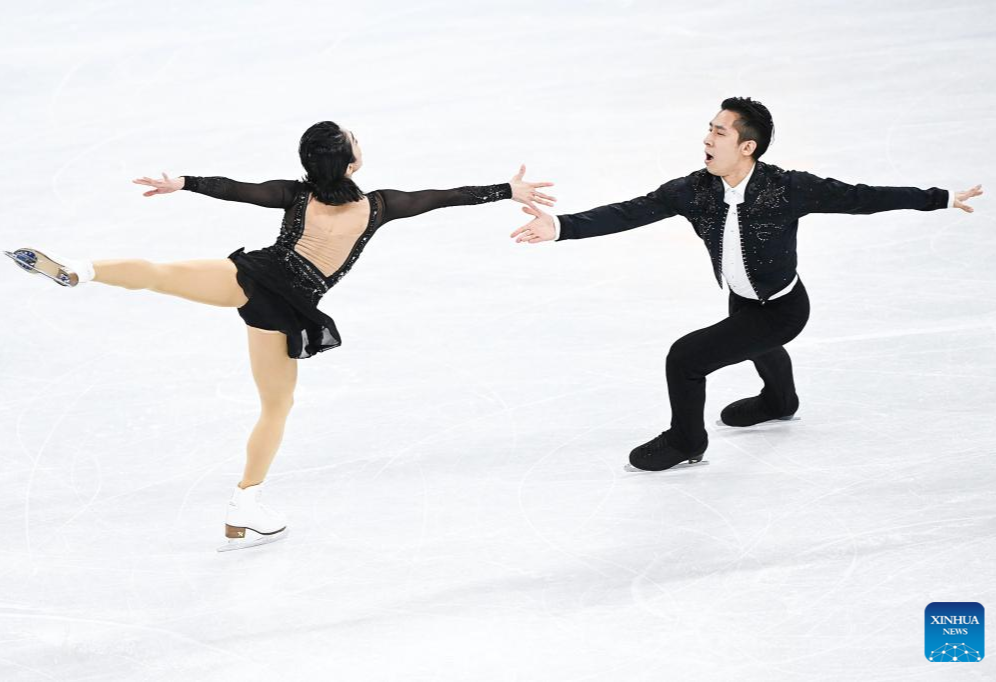 China's Sui/Han set new world record to lead pair skating short program at Beijing 2022