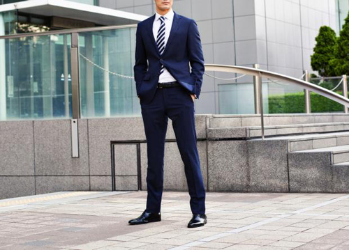 Alpha male body language could be a sign of cheating, says expert