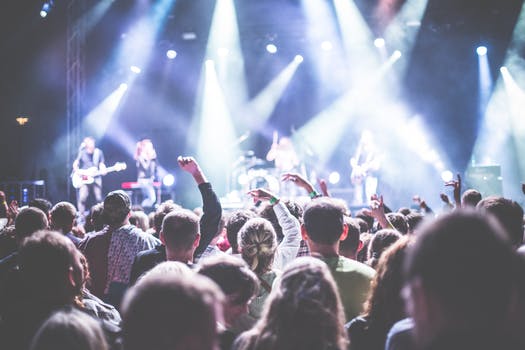 Listening to "happy music" may lead to more creative mind: study