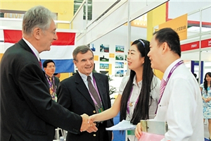 Returned overseas students working in Shenzhen and Guangzhou earn 8,150 yuan per month