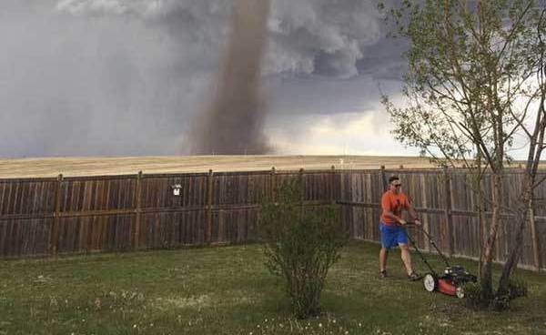 Canada tornado: Alberta lawn-mowing man defies twister