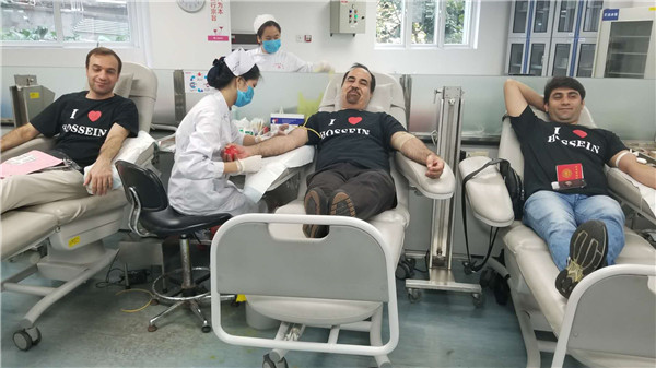 Iranians donate blood in Guangzhou on traditional mourning day