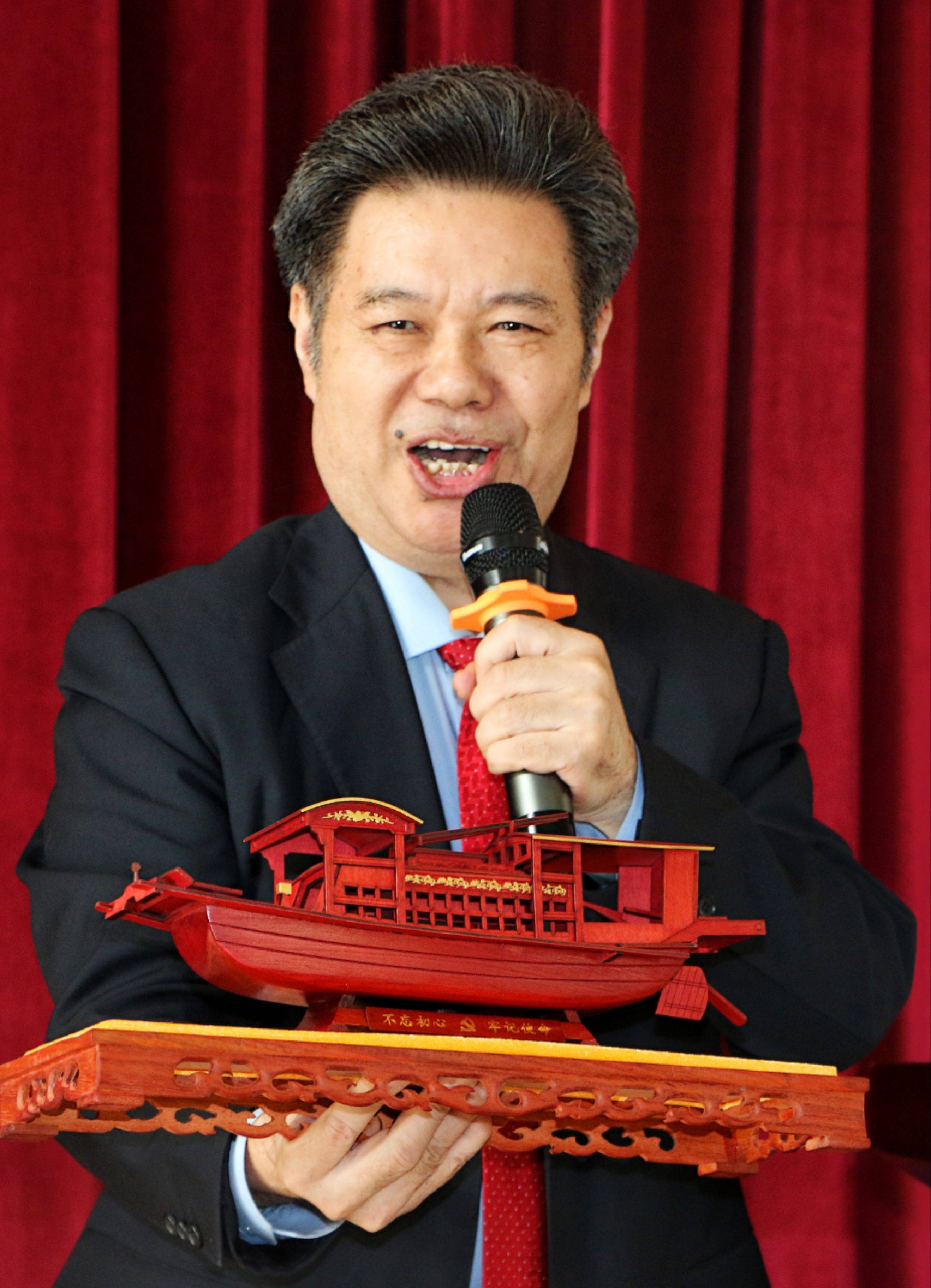 军事诗人为乡村刘明凡(Village Liu Mingfang)撰写了