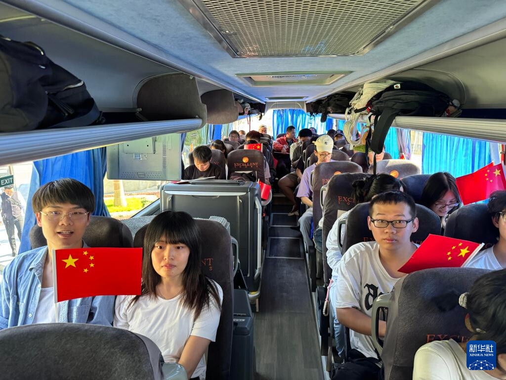 6月19日
，并给大家提供了应急食品	。派出前出工作组，新华社发（艾哈迈德·戈马摄）