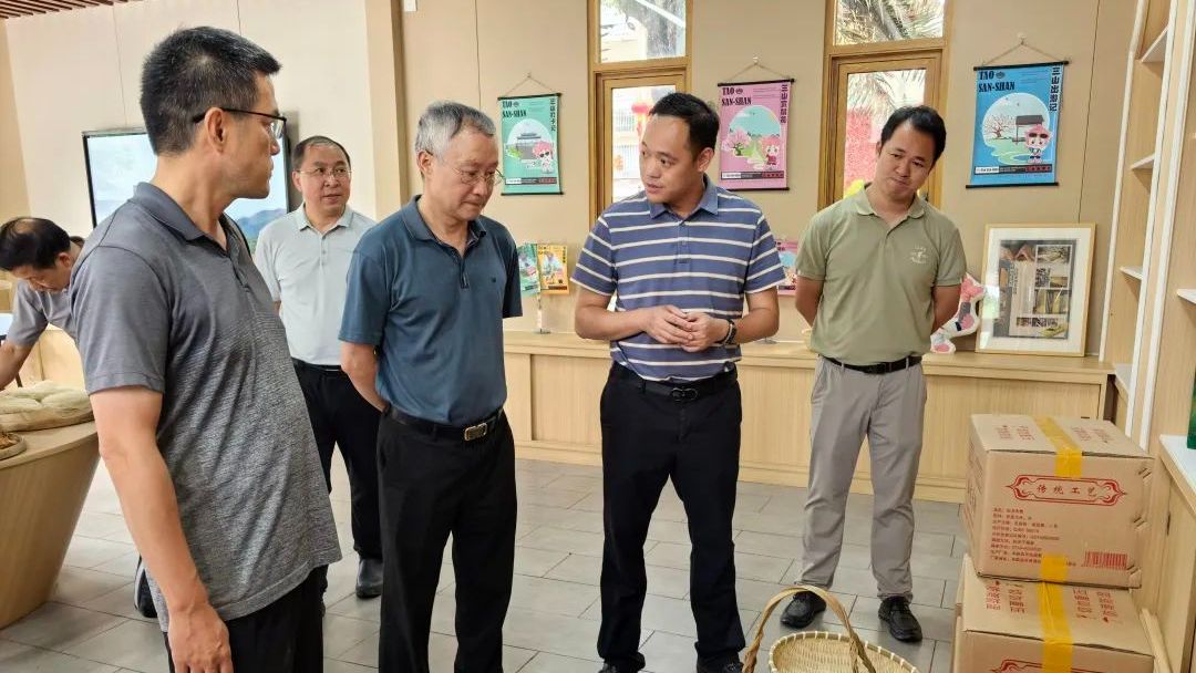 省委党史研究室副主任陈春华带队赴丰顺县调研乡村振兴驻镇帮镇扶村工作