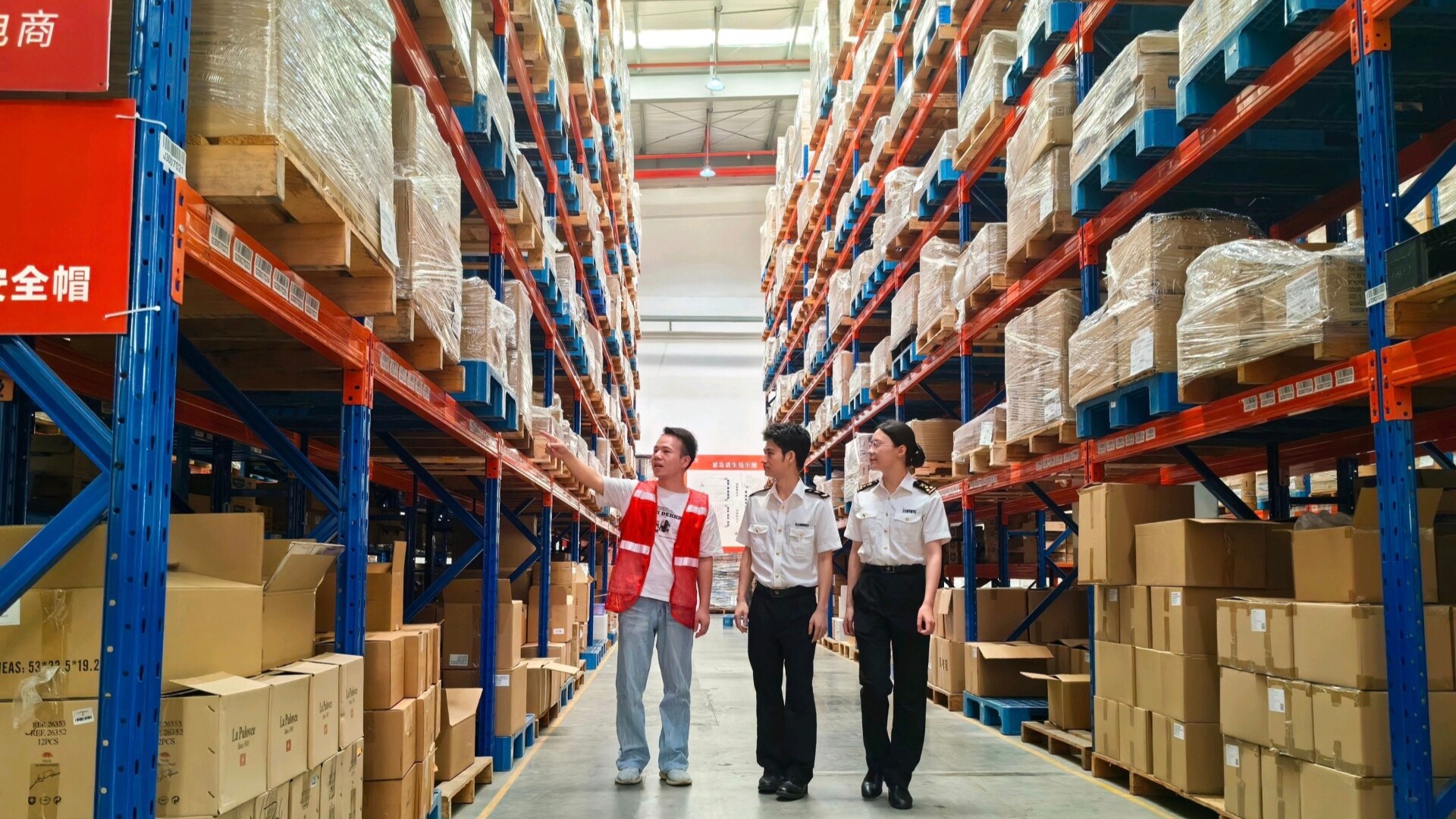 China's mid-year "Black Friday" fuels cross-border e-commerce boom