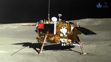 "Bridge" in place, China ready to sample on moon's far side