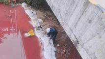 潮州一漂染小作坊非法排污染红河涌,当地已紧急处置 潮州一漂染小作坊非法排污染红河涌,当地已紧急处置