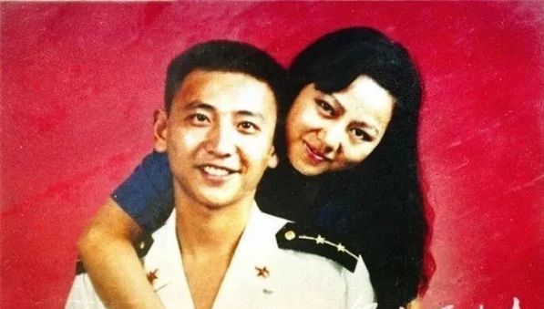 王伟和妻子的合影