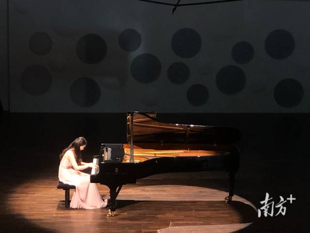 钢琴演奏博士、星海音乐学院青年教师王俊雯。