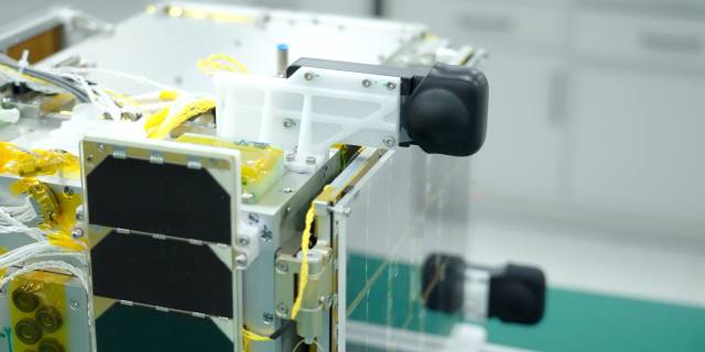 影石创新研发的2台全景相机被安装在科研卫星上。