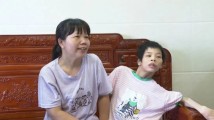 “广东好人”赵丽娟:她把女儿背进大学 “广东好人”赵丽娟:她把女儿背进大学