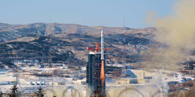 1月15日11时14分，我国在太原卫星发射中心使用长征二号丁运载火箭，以“一箭十四星”发射方式，成功将卫星送入预定轨道。 