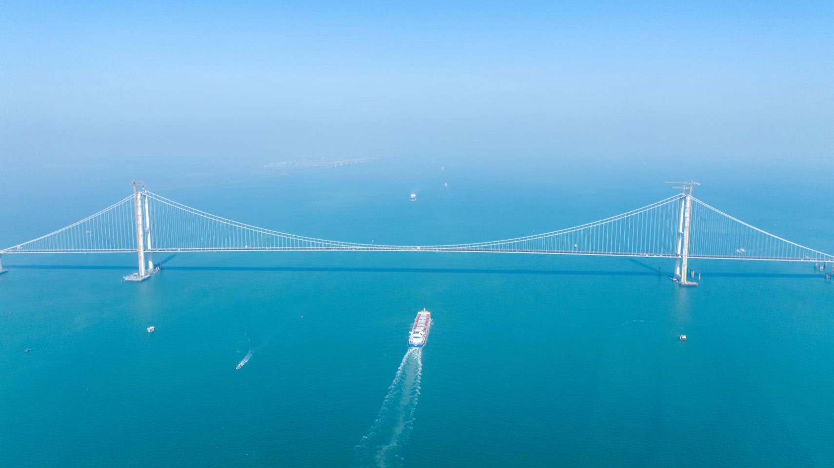 Grande ponte marítima na China está um passo mais perto da conclusão