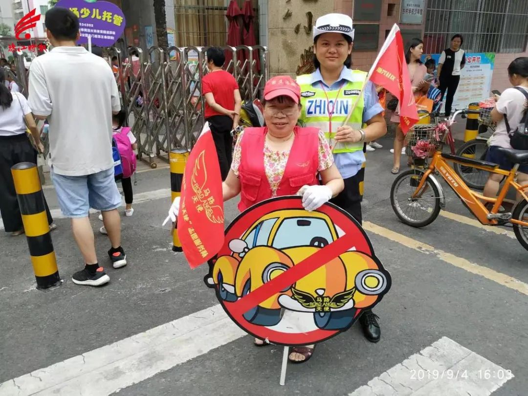 李想葵参加马路天使志愿服务。