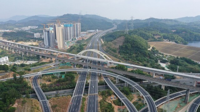 Guangzhou Section of Guangzhou-Shenzhen Expressway reconstruction and expansion project drills its first pile foundation