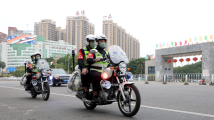 潮州特警“红袖章”:穿梭于大街小巷 解决群众急难愁盼 潮州特警“红袖章”:穿梭于大街小巷 解决群众急难愁盼