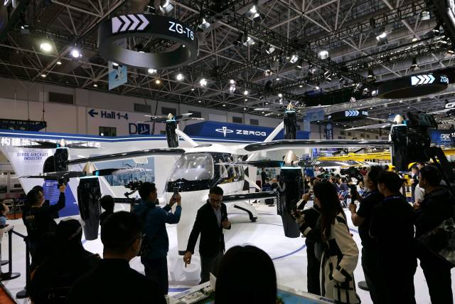 飞行表演。 南方+ 关铭荣 拍摄