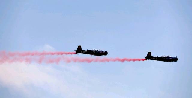 飞行表演。 南方+ 关铭荣 拍摄