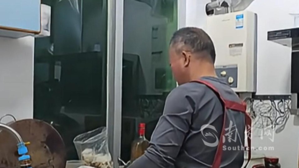 广东网友指着洗碗老爸“这就是我找老公的目标” 网友：真是幸福的一家！