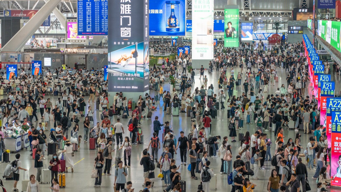 Guangdong railway sees over 12 million passengers during May Day holiday