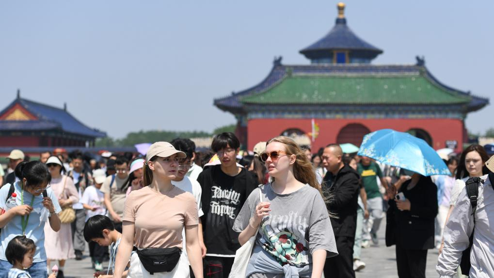 China handles nearly 8.47 mln entry-exit trips during May Day holiday