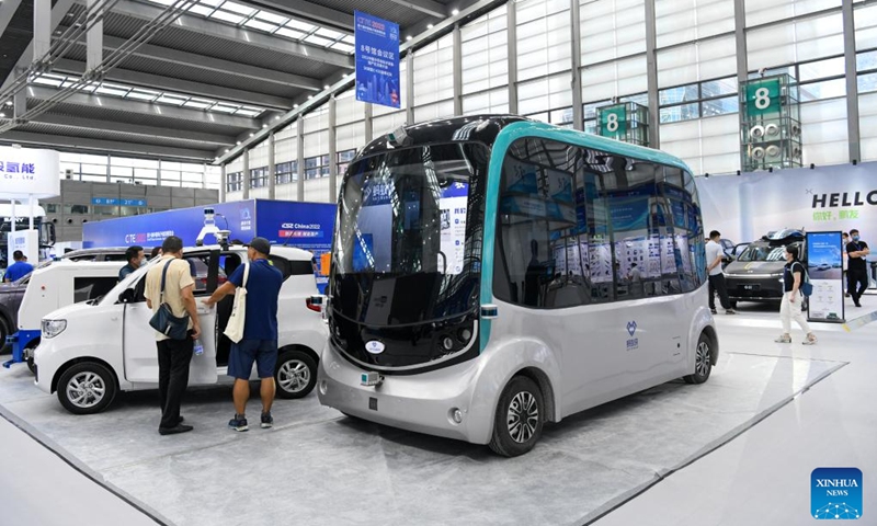 Visitors learn about driverless vehicles at the 10th China Information Technology Expo in Shenzhen, south China's Guangdong Province, Aug. 16, 2022. With an exhibition area of around 100,000 square meters, the 10th China Information Technology Expo kicked off in Shenzhen on Tuesday, attracting the participation of over 1,400 enterprises(Photo: Xinhua)