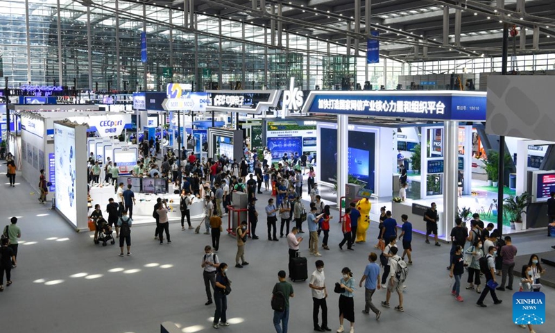 Visitors are seen at the 10th China Information Technology Expo in Shenzhen, south China's Guangdong Province, Aug. 16, 2022. With an exhibition area of around 100,000 square meters, the 10th China Information Technology Expo kicked off in Shenzhen on Tuesday, attracting the participation of over 1,400 enterprises.(Photo: Xinhua)