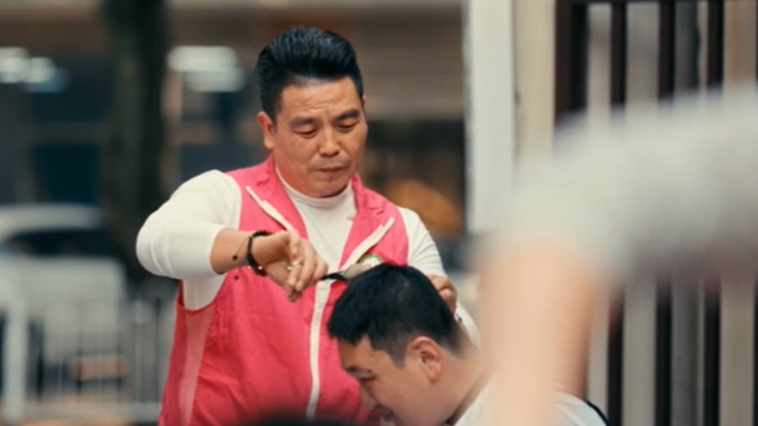 广东好人朱锡勇26年坚持爱心义剪 用剪刀传递人间温情