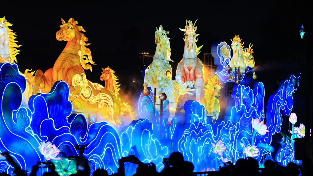 Spring Festival lantern show kicks off in Guangzhou