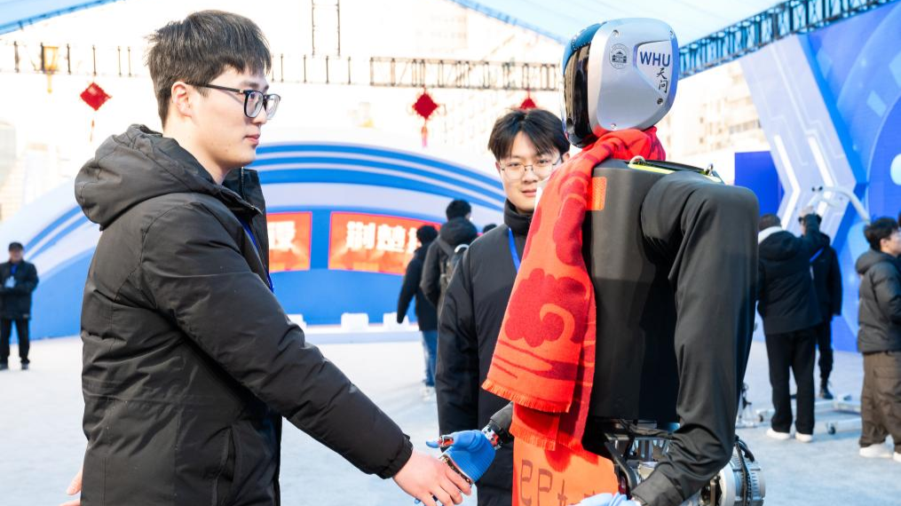 Les robots humanoïdes chinois prêts à travailler dans les usines, faire des tâches ménagères, et même courir un semi-marathon