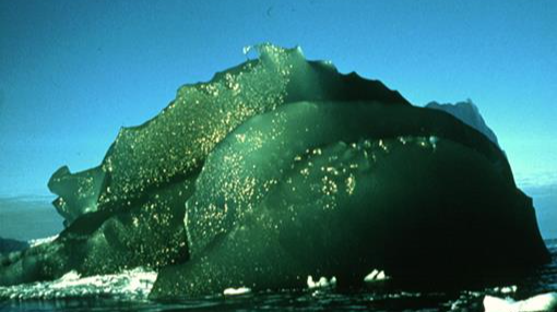 Spectacular green iceberg: Chinese icebreaker enters key Antarctic area ...