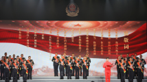 广州公安“最美警队”“最美警察”亮相!苏炳添现场宣读致敬词 广州公安“最美警队”“最美警察”亮相!苏炳添现场宣读致敬词