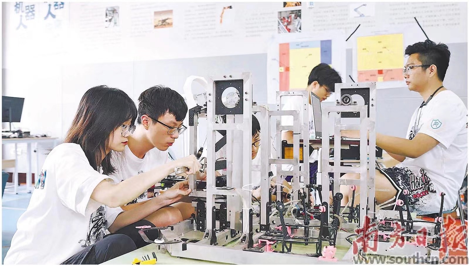 广东工业大学粤港机器人学院多专业融合培养人才。 受访者供图