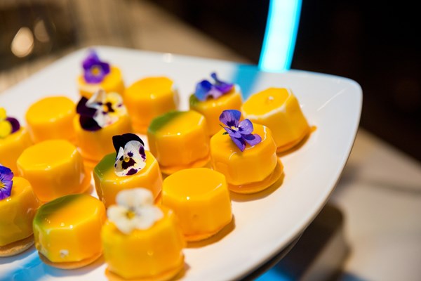 Where Cantonese cuisine meets international buffet