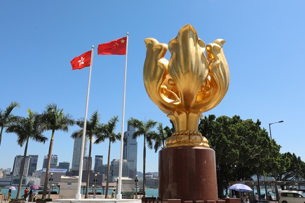 Hong Kong residents in mainland can return without 14-day quarantine from Nov.