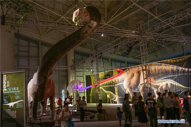 Evening dinosaur exhibition held in Guangzhou, China's Guangdong