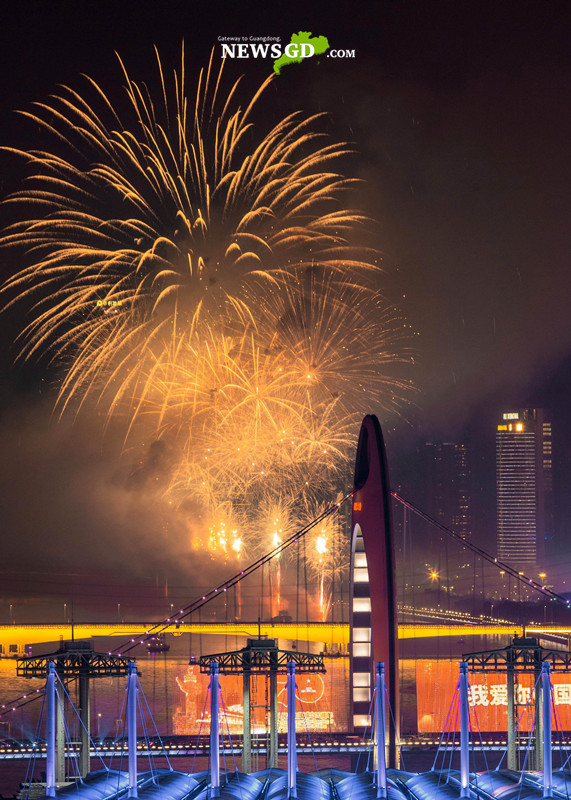 Firework shows held in Guangzhou, October 1st (Photo: Xiao Xiong)